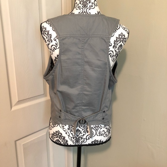 Two vests - Picture 3 of 6